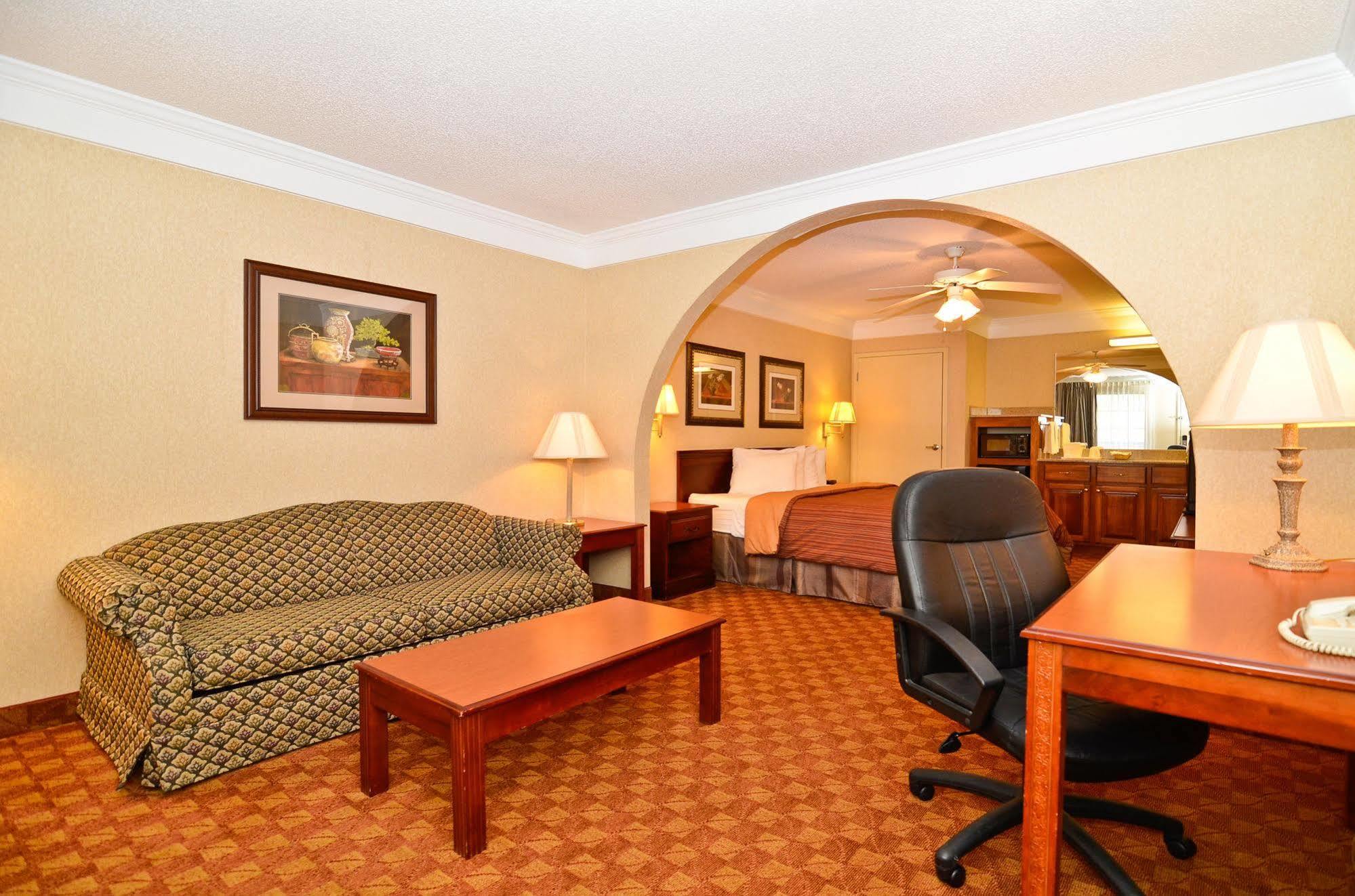 Best Western Hawkinsville Inn & Suites Стая снимка