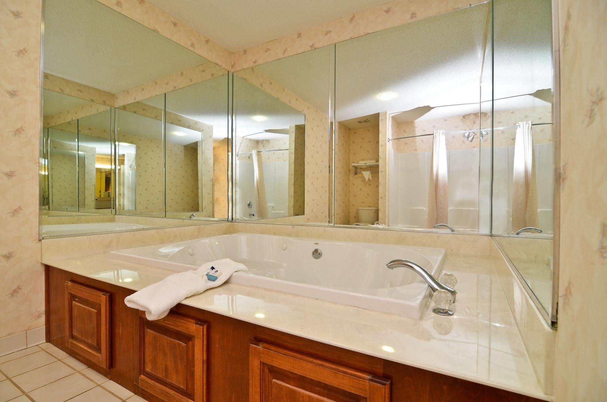 Best Western Hawkinsville Inn & Suites Стая снимка