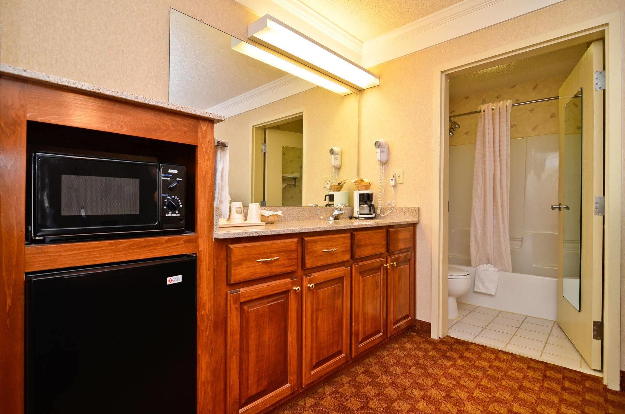 Best Western Hawkinsville Inn & Suites Стая снимка