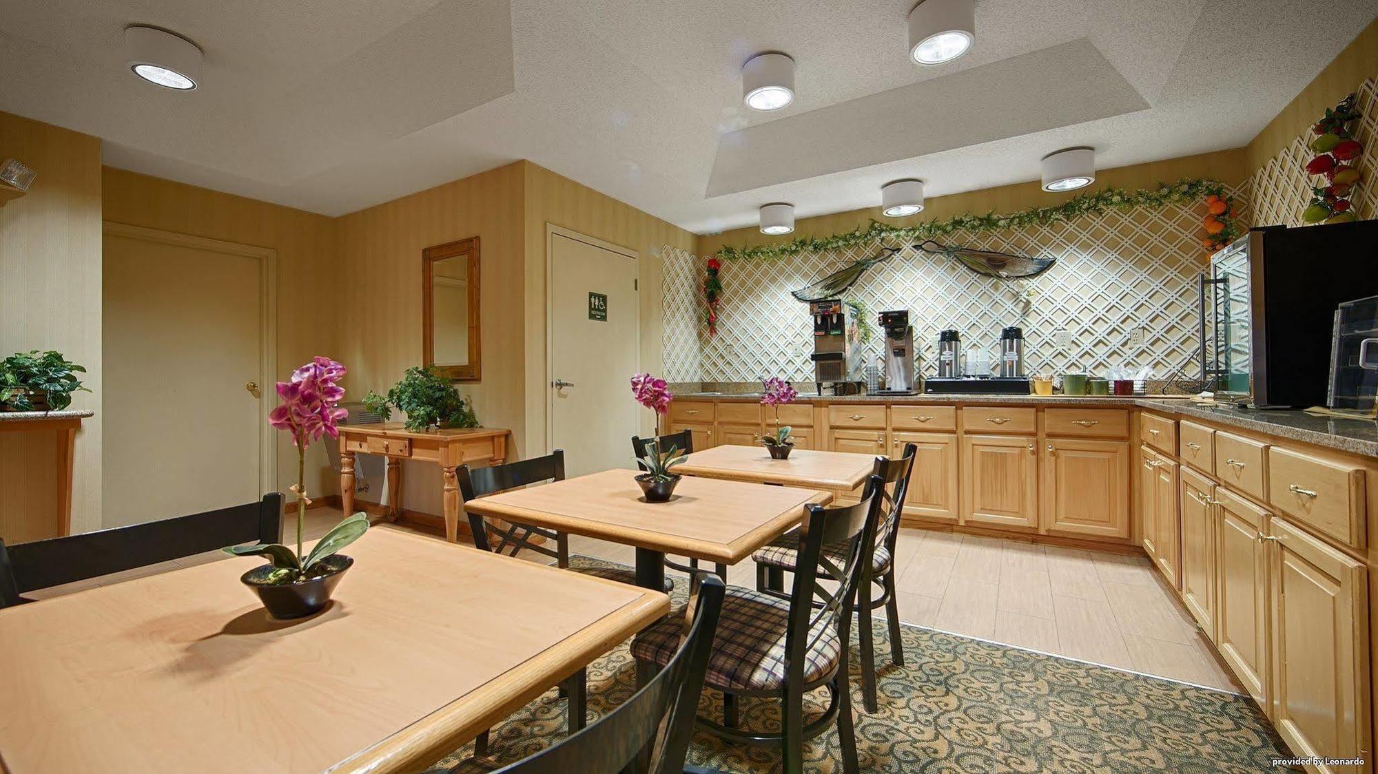 Best Western Hawkinsville Inn & Suites Екстериор снимка